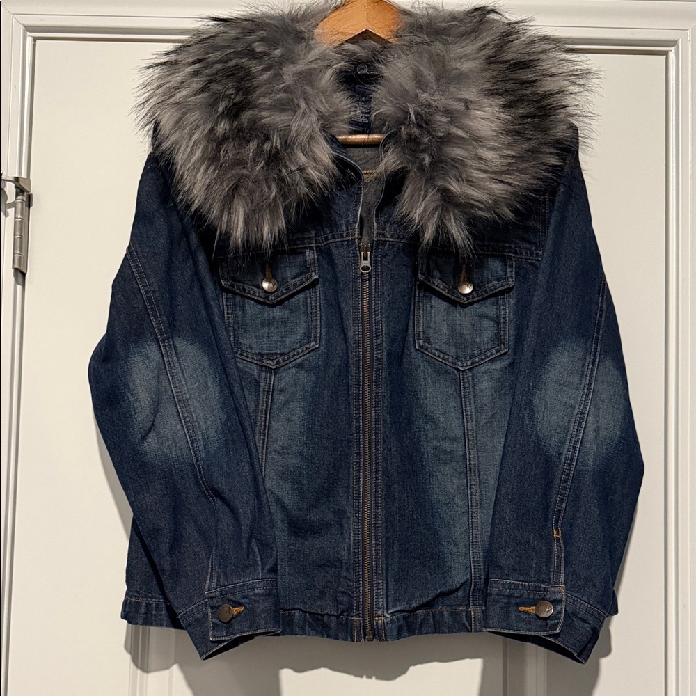Stylish Blue Denim Jacket with Faux Fur Collar